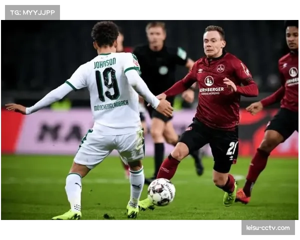 镜头下：柏林赫塔球迷在市政厅前集会，呼吁俱乐部改革